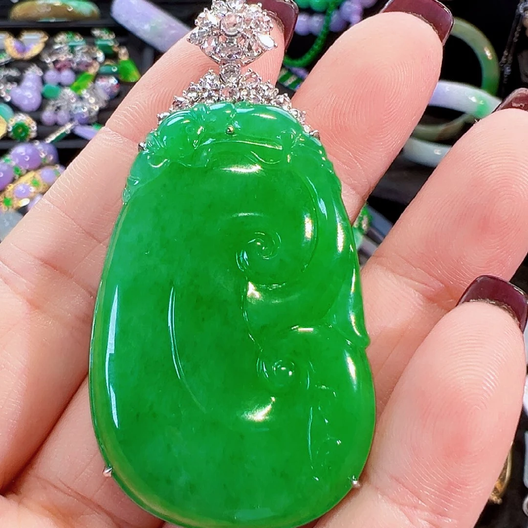 翡翠18K金镶嵌颈饰签收后24小时鉴赏期