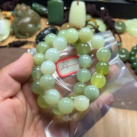 未镶嵌蛇纹石玉颈饰