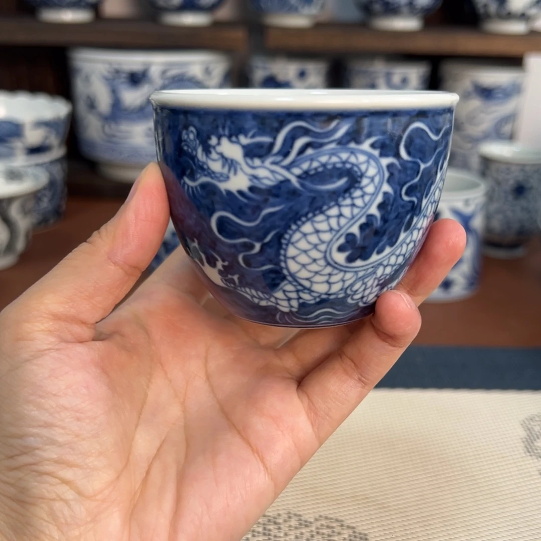 景德镇纯手绘蓝底龙纹缸杯
