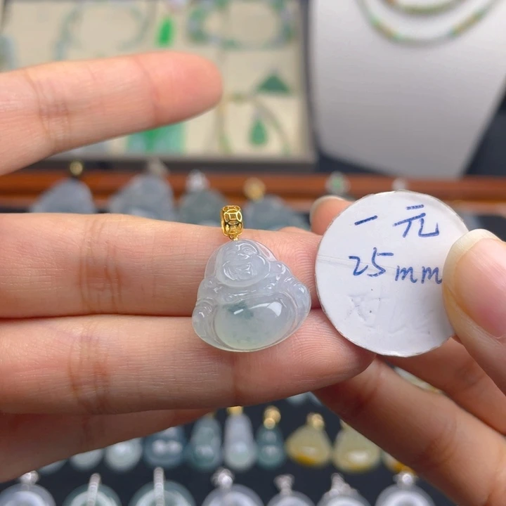 翡翠未镶嵌颈饰佛公一刀切