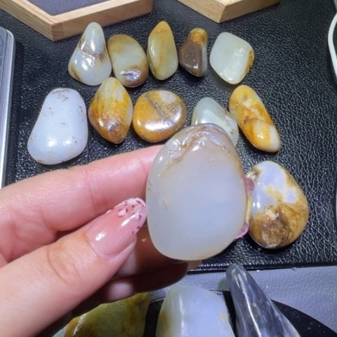 和田玉颈饰未镶嵌开**来