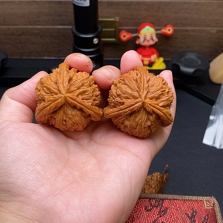 齐***强把件文玩核桃白奔