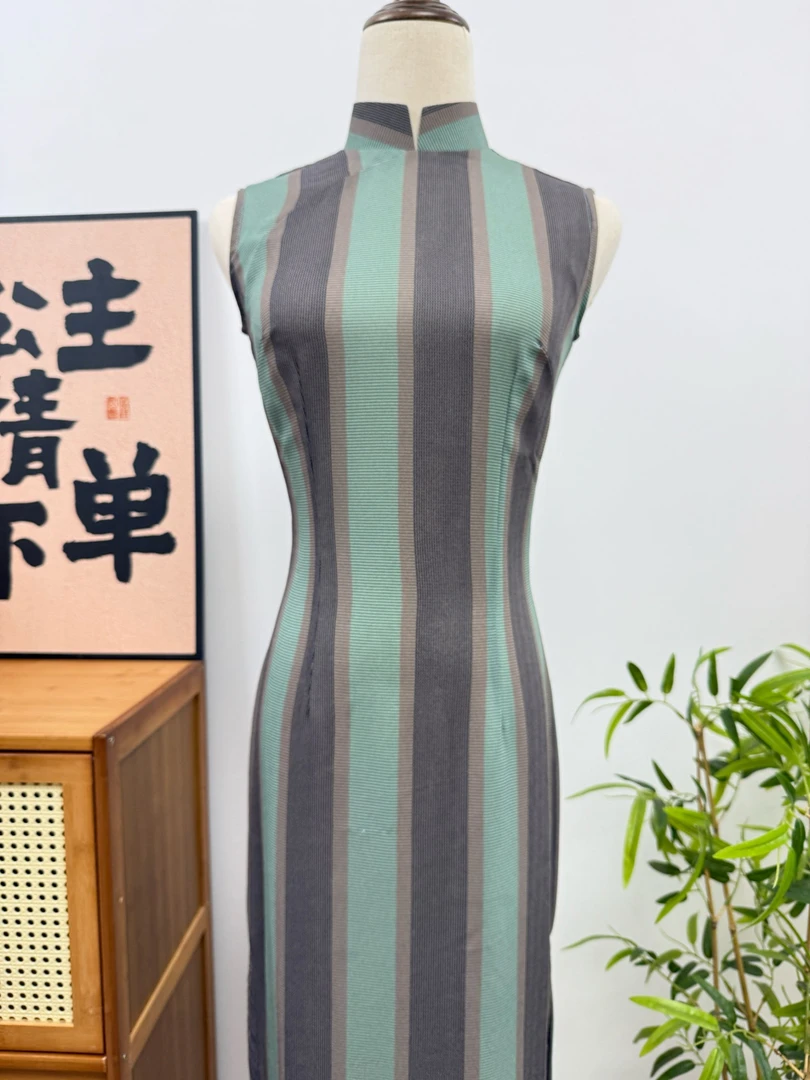 中国风｜新款年轻款无袖新中式日常素雅显瘦旗袍裙长约126cm长款