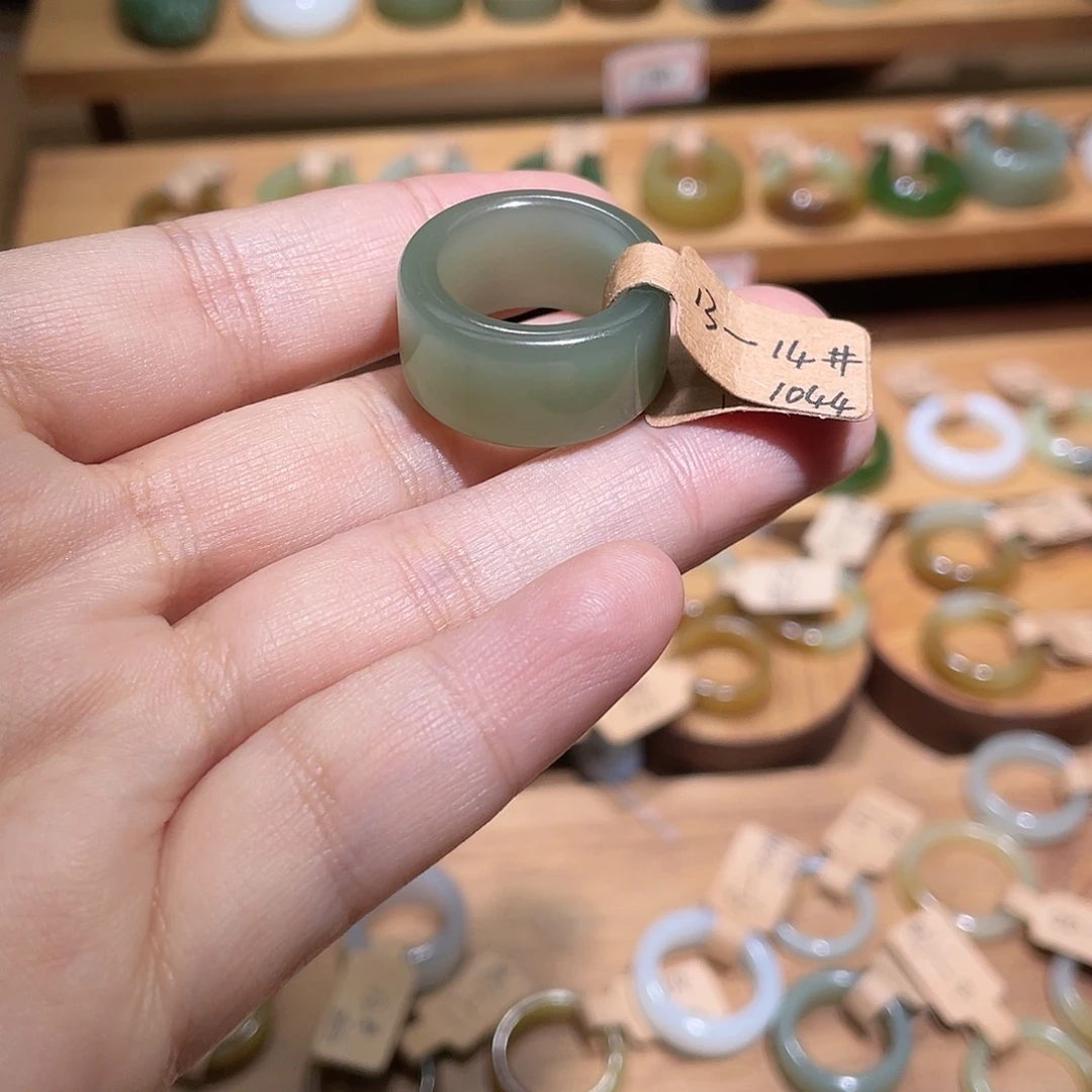 遵***闹和田玉未镶嵌戒指16.7