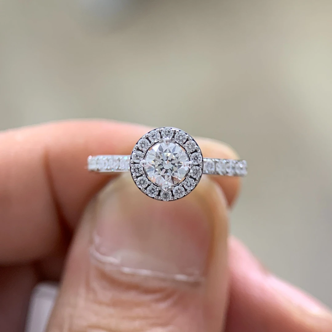 18K金50分凯旋圆包戒指 天然钻石 FG/VS  副钻36分