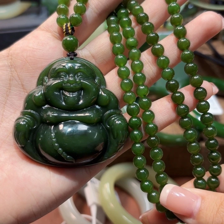 颈饰未镶嵌和田玉（碧玉）