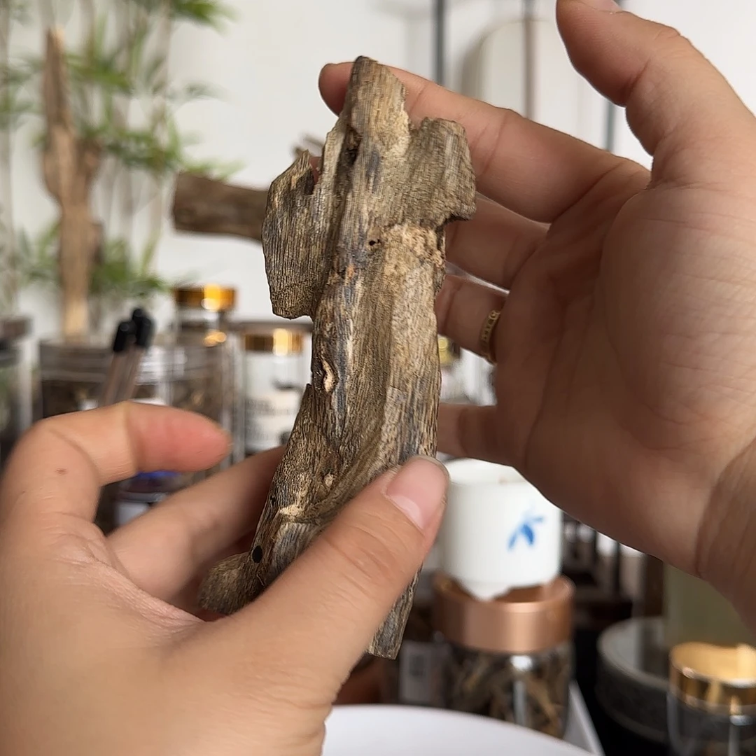 沉香沉香碎屑透顶绿虫漏37克