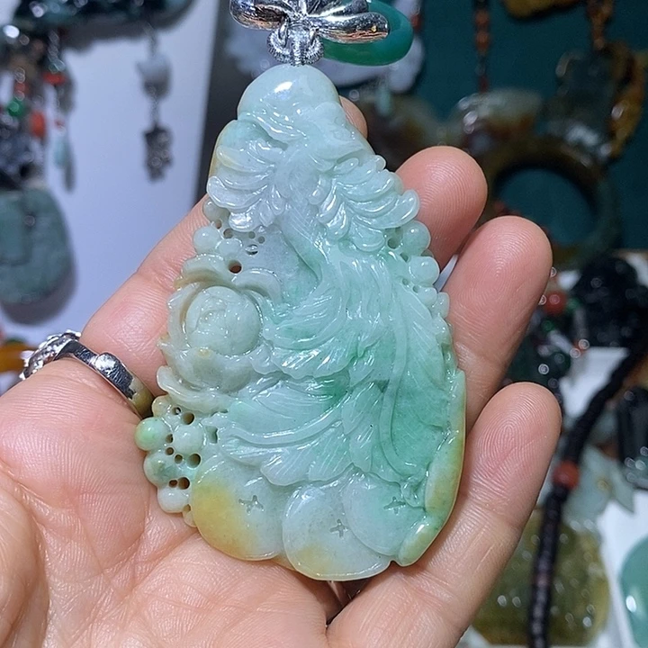 翡翠未镶嵌吊坠(赠链)