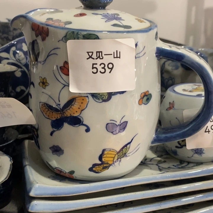 两***店景德镇手绘蝴蝶奶壶