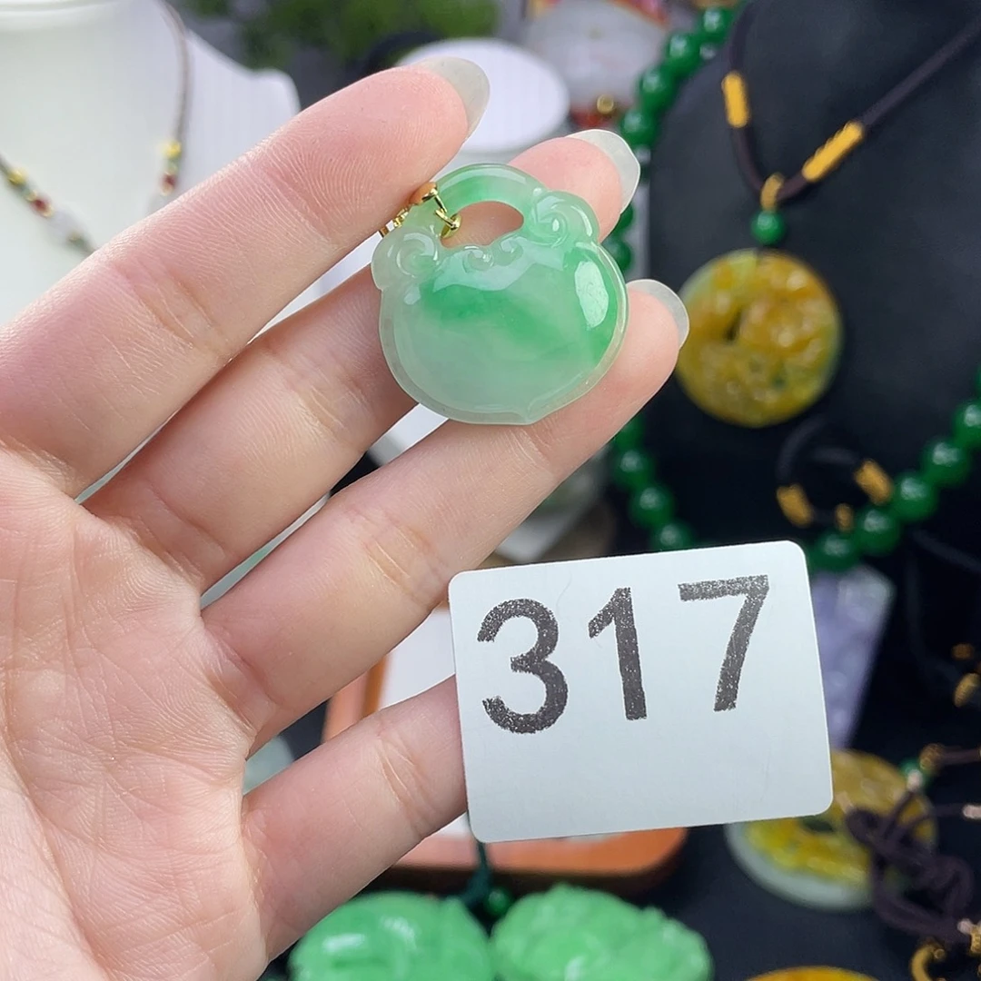 翡翠足铂镶嵌吊坠(赠链)