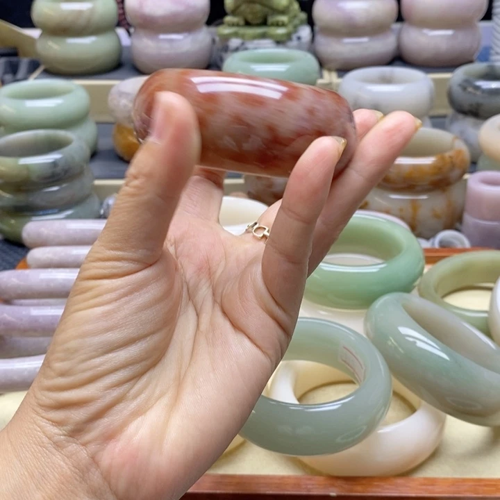 喜***乐未镶嵌手镯石英岩玉