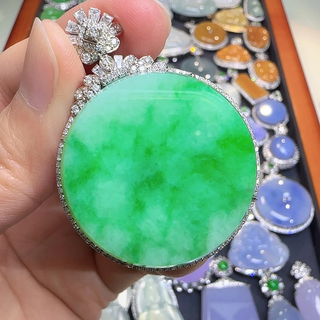 翡翠颈饰18K金镶嵌翡翠颈饰18K金镶嵌