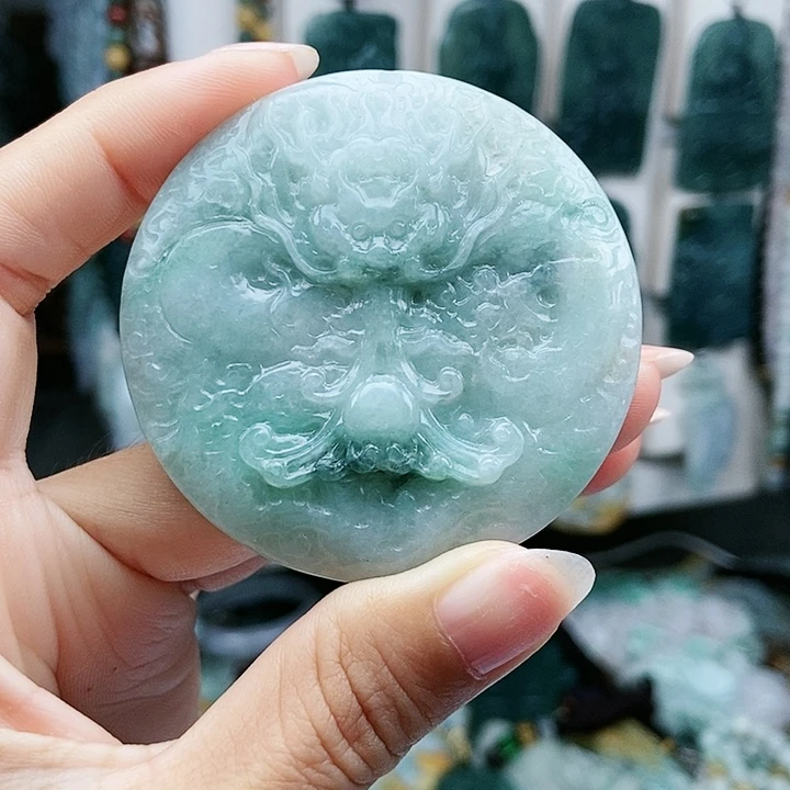 颈饰足铂镶嵌翡翠翡翠