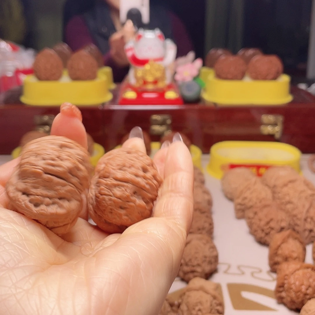 水***鞋吊坠文玩核桃血麒麟