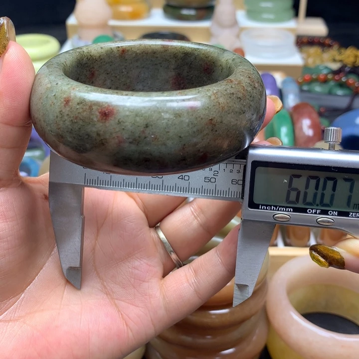 未镶嵌手镯石英质玉