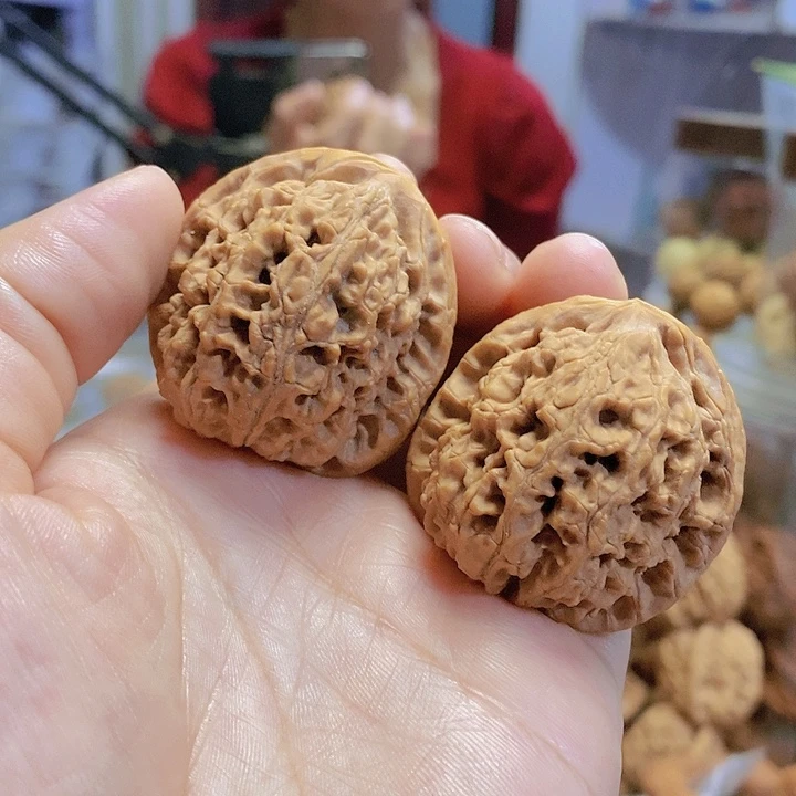 【闪购商品】文玩核桃把件38.5水龙纹