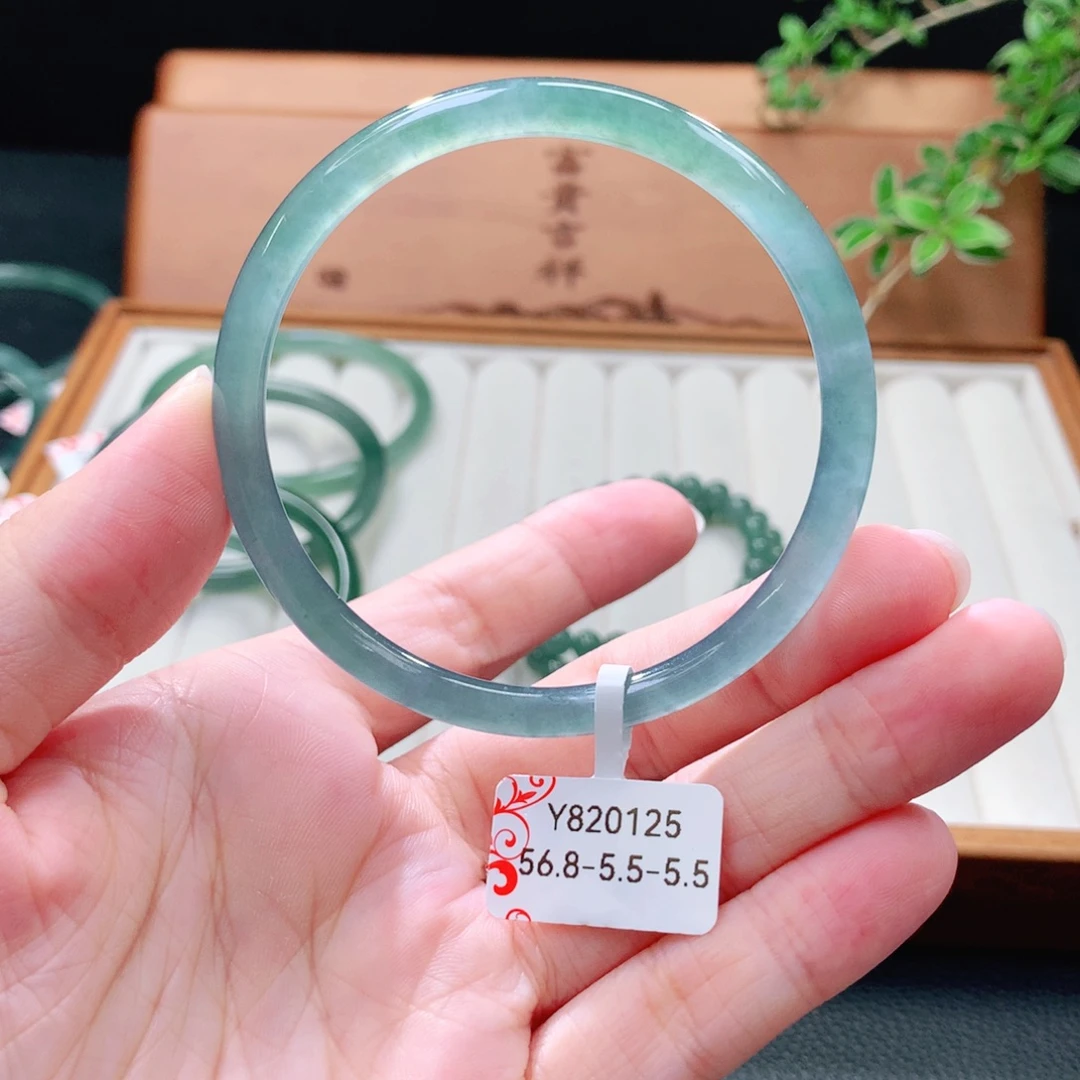 未镶嵌手镯（圆镯）翡翠