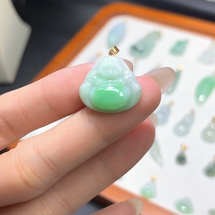 颈饰18K金镶嵌翡翠