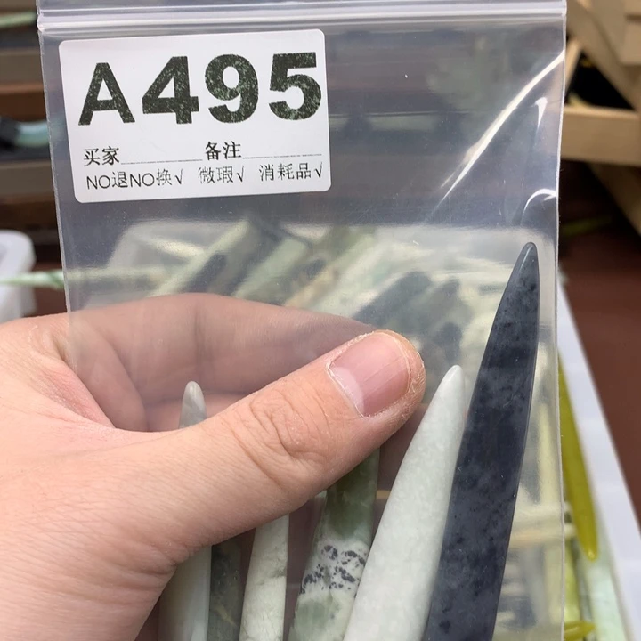 蛇纹石玉发饰合金。*