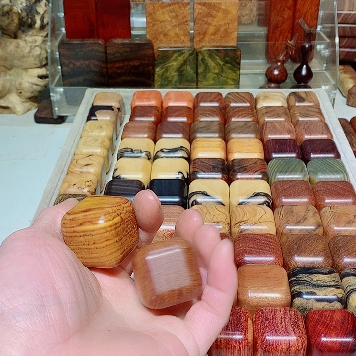 斯***撒香榧木木质哈把玩件555558