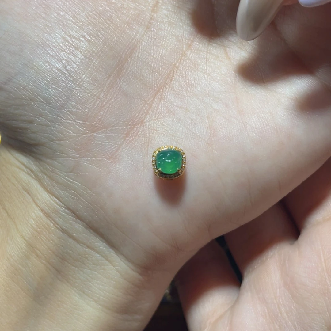 【闪购商品】颈饰18K金镶嵌翡翠