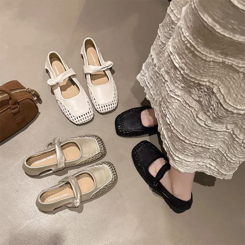 2025夏季新款女士平底方头时尚百搭凉鞋外穿复古休闲镂空透气凉鞋