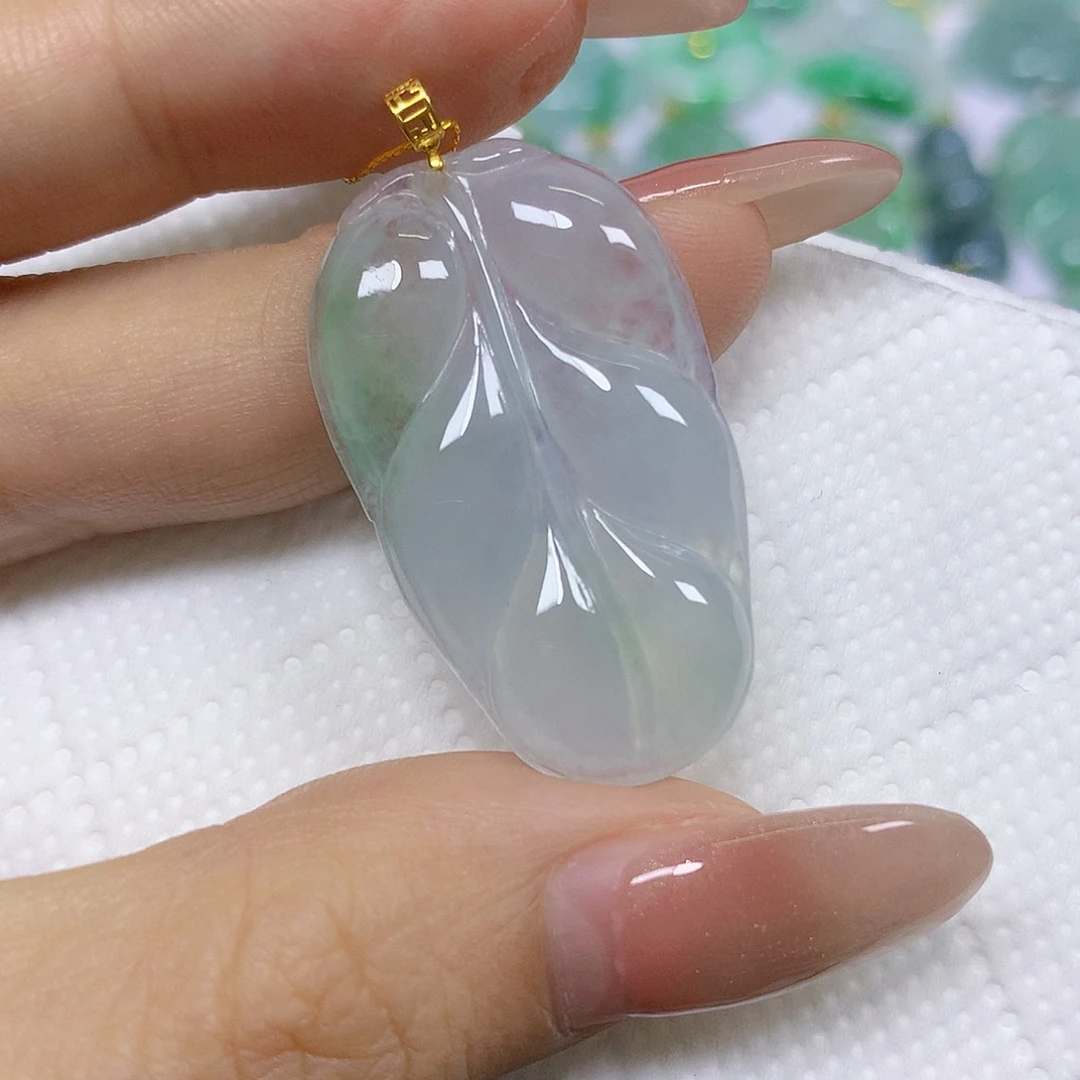 颈饰18K金镶嵌翡翠挂件