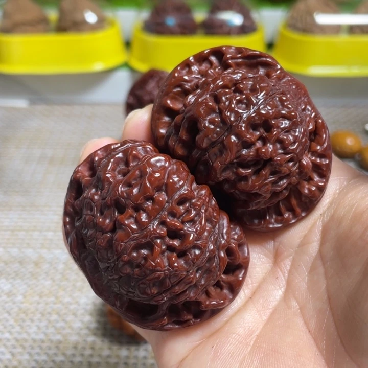 桃核把件51➕官帽。