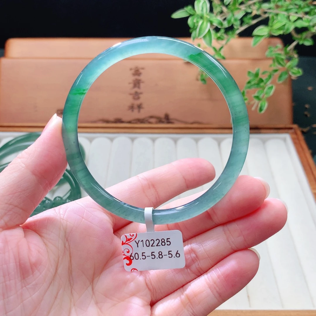 未镶嵌手镯（圆镯）翡翠