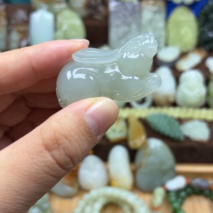 爱***子颈饰未镶嵌和田玉