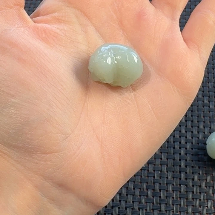 颈饰未镶嵌和田玉（糖玉）