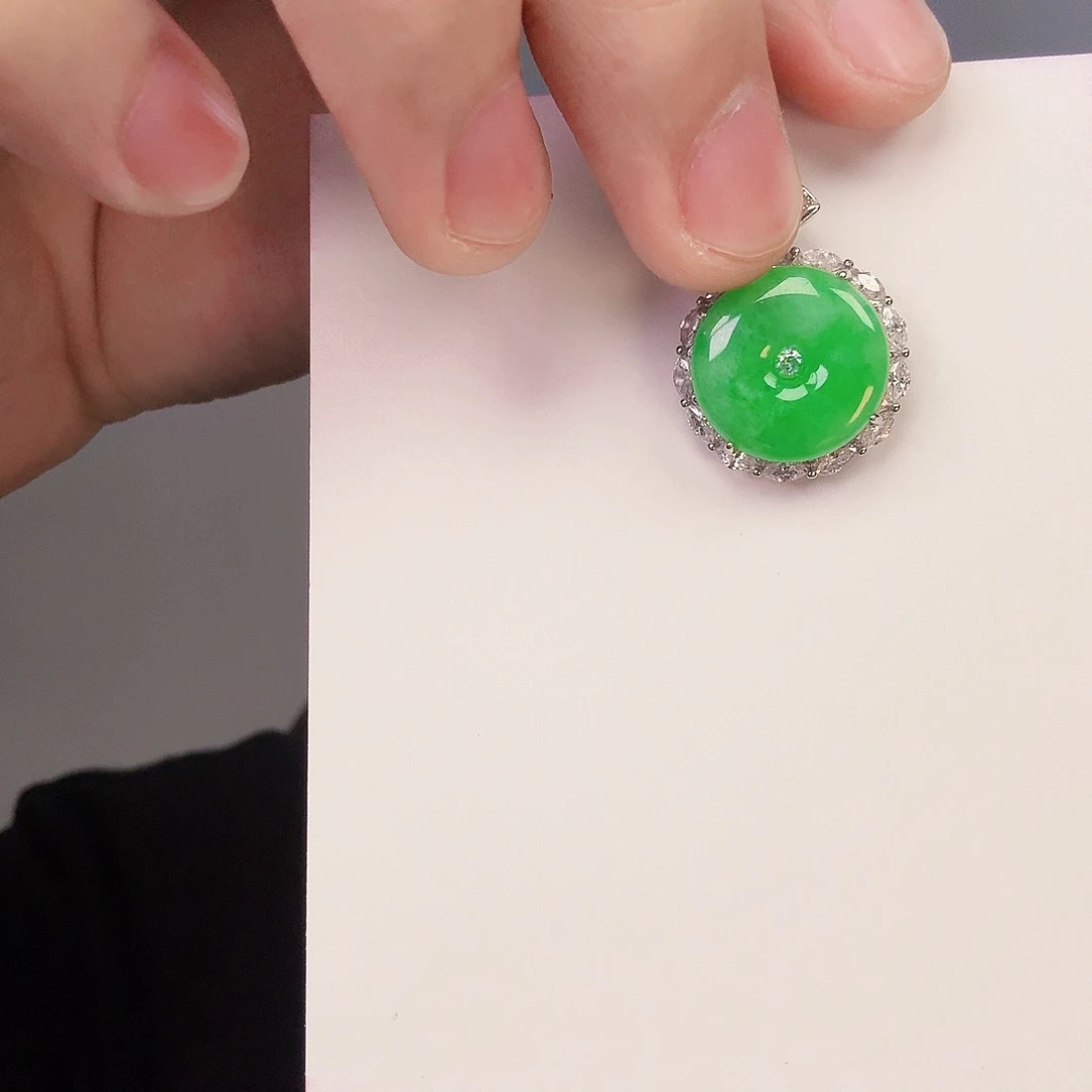 翡翠颈饰未镶嵌一件