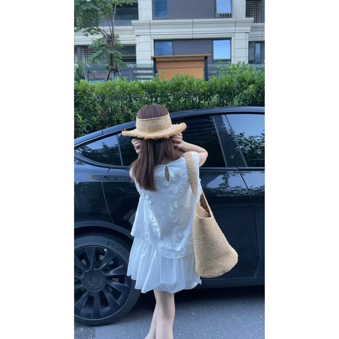 QiongQiong设计感重工立体花瓣拼接裙摆显瘦无袖上衣