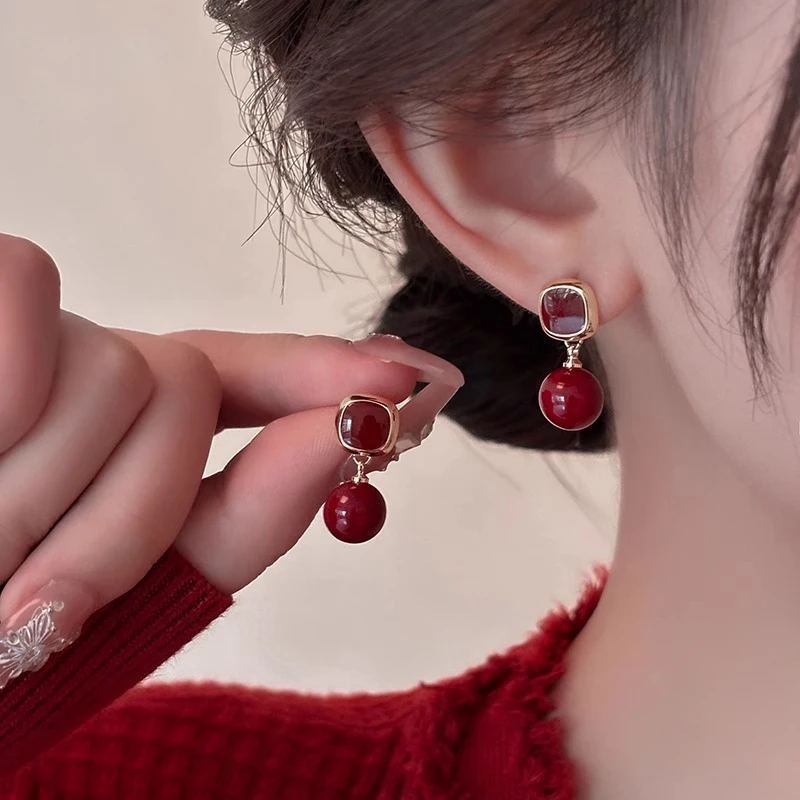 铜合金耳饰 红色仿珍珠耳钉女耳坠高级感秋冬耳环适合过年的耳饰