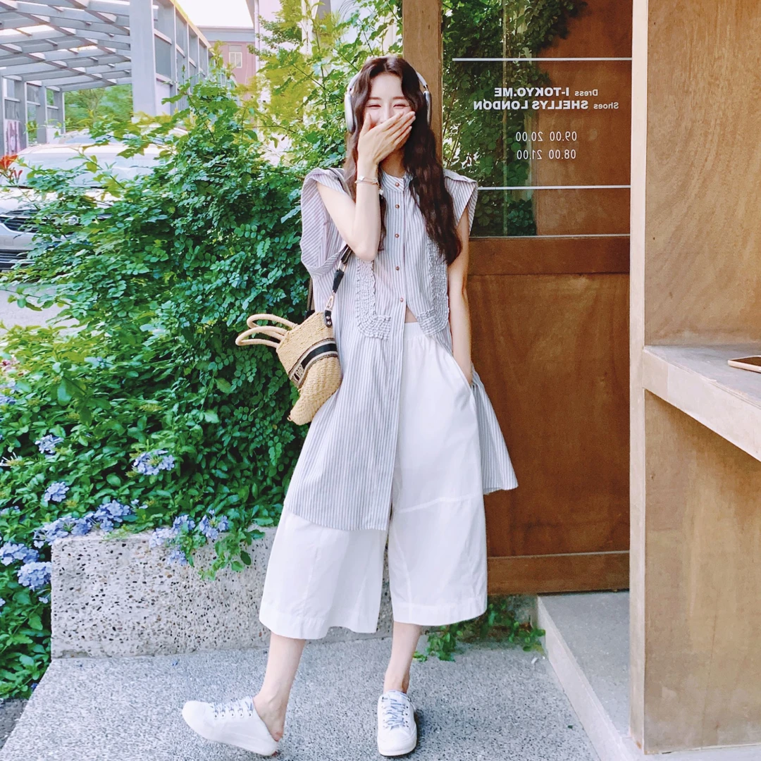 夏季ootd减龄穿搭一整套女设计感木耳边条纹上衣七分阔腿裤两件套