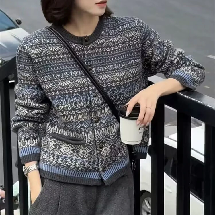 费尔岛毛毛加厚复古针织提花毛衣开衫长袖外套女秋冬新款圆领上衣