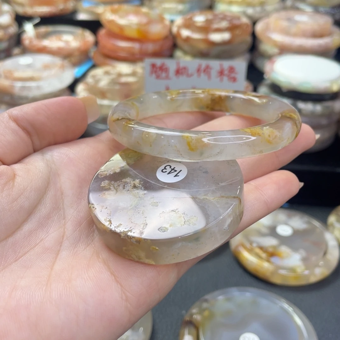 未镶嵌手镯石英质玉雪*。52/143