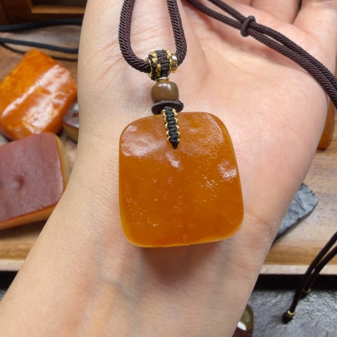 琥珀未镶嵌吊坠(赠链)