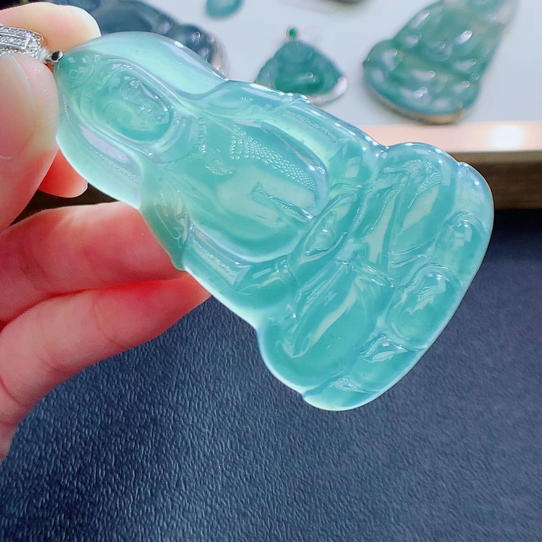 翡翠挂件未镶嵌翡翠