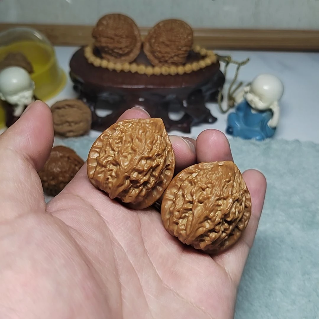 文玩核桃吊坠36金牛