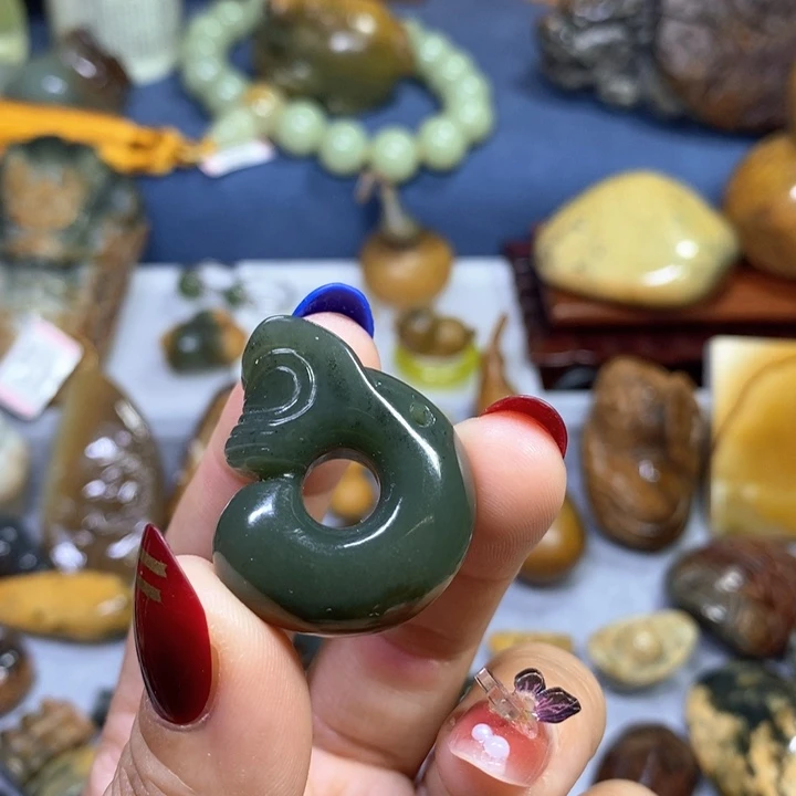岫岩老玉（透闪石质玉）特价不退换介意勿拍未镶嵌