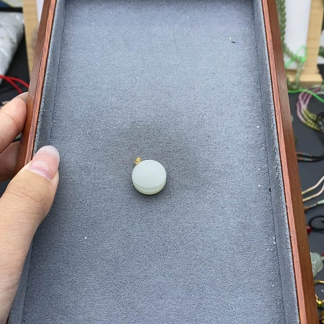 和田玉吊坠(不含链)18K金镶嵌