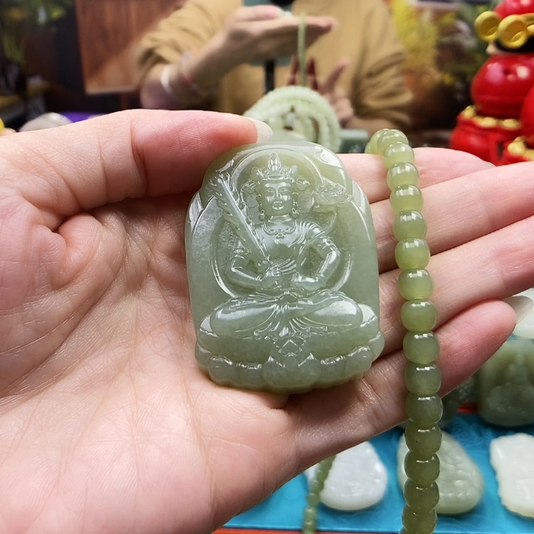 三***台和田玉未镶嵌颈饰