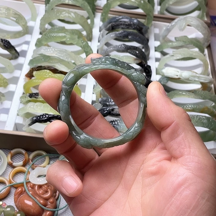 蛇纹石玉手镯未镶嵌