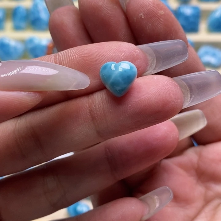 针钠钙石（海纹石）未镶嵌颈饰