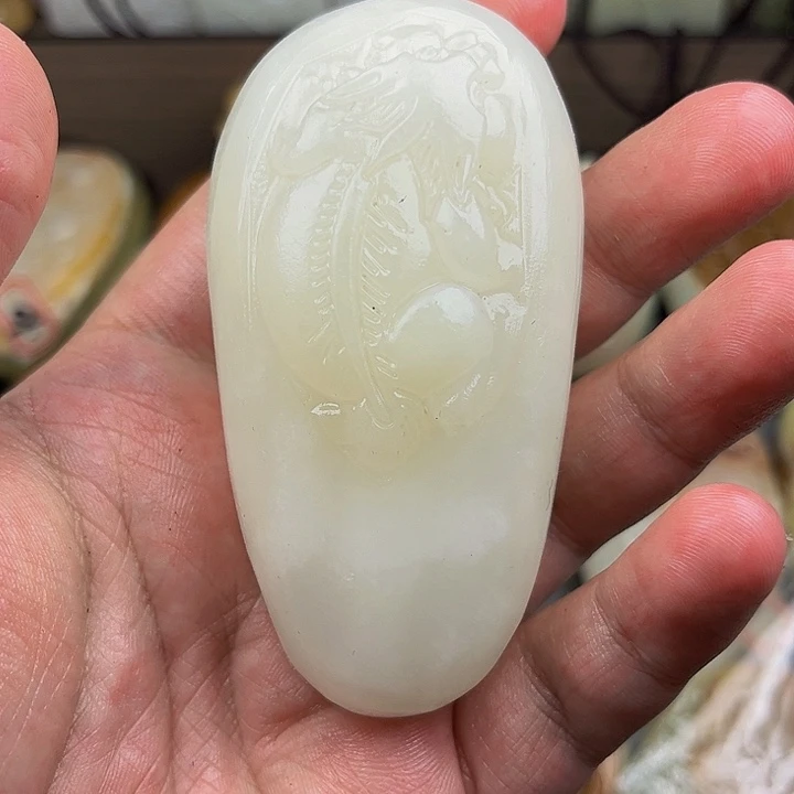 坤***哥石材方解石手把件貔貅