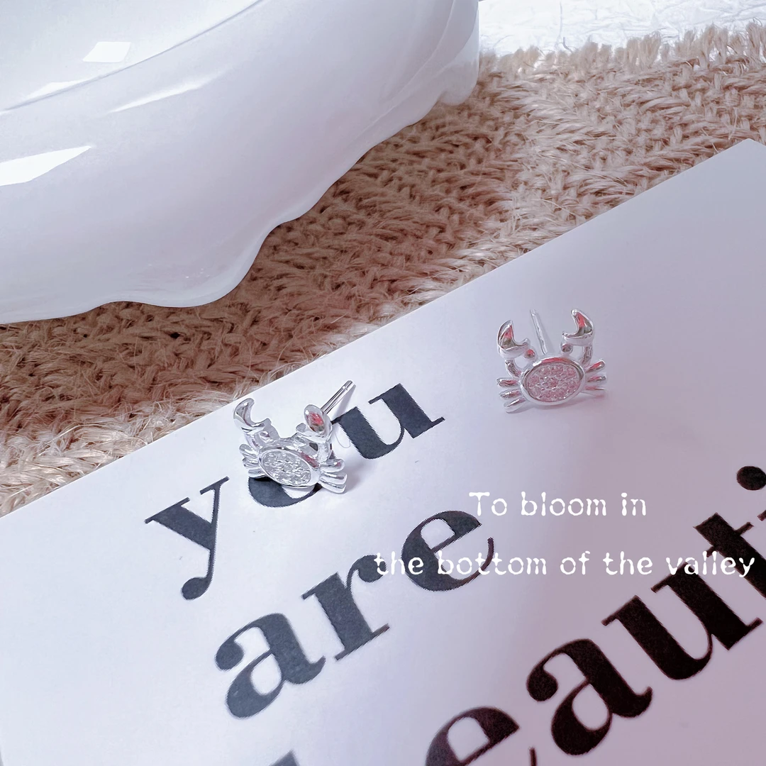 925银合成锆石耳饰 日韩时尚百搭合成锆石小螃蟹银耳饰