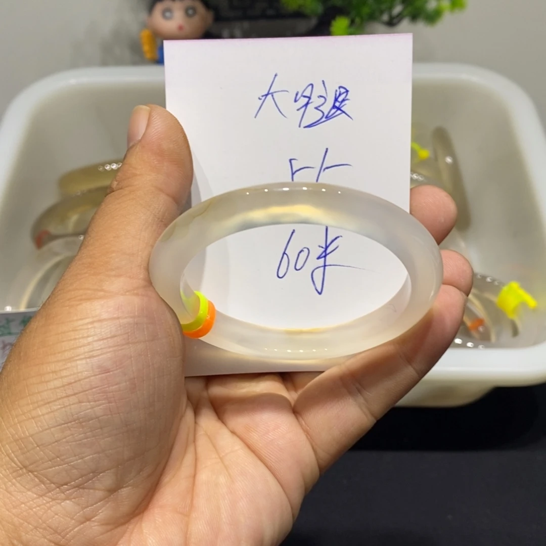 你***哦玛瑙/玉髓未镶嵌手镯