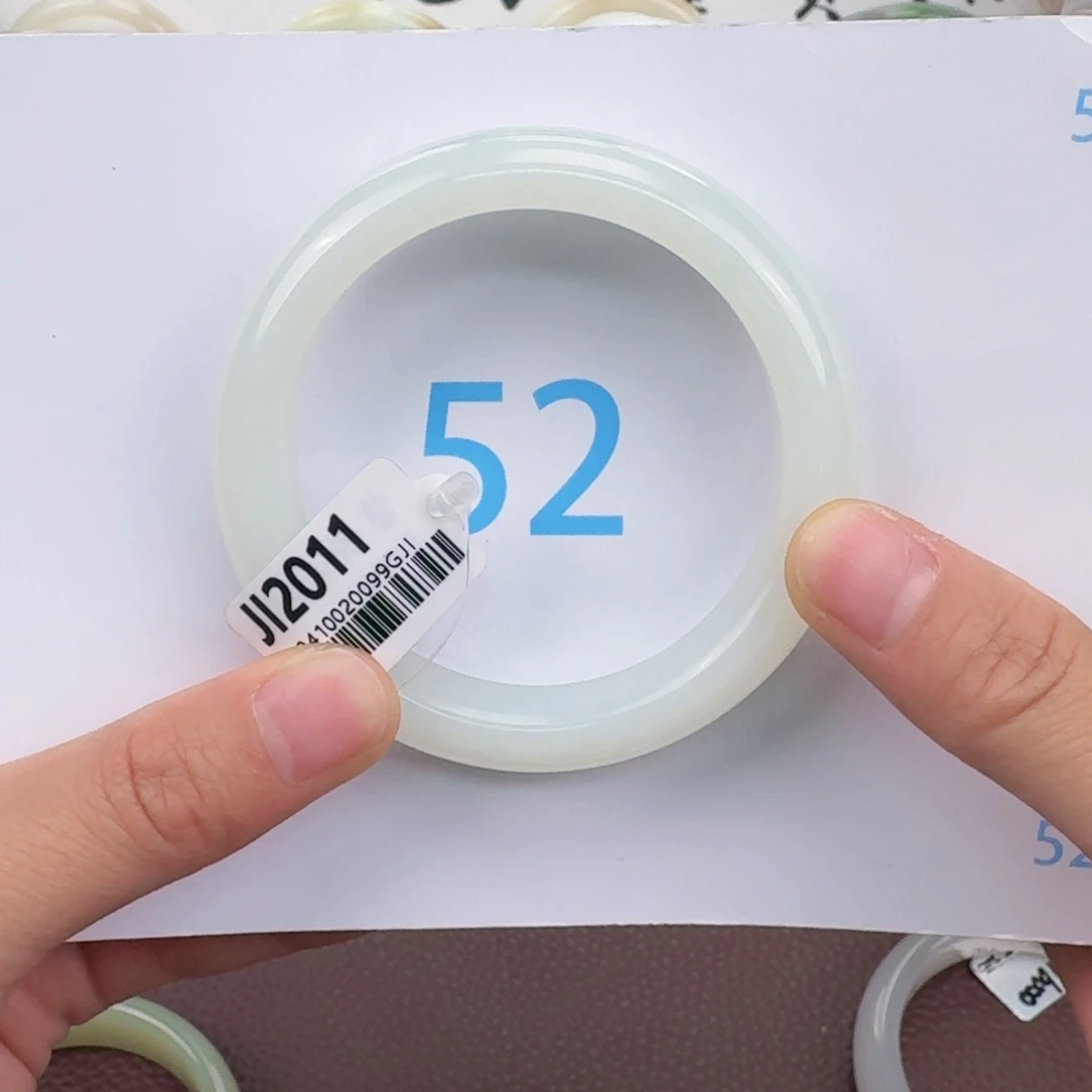 祺***和田玉未镶嵌手镯