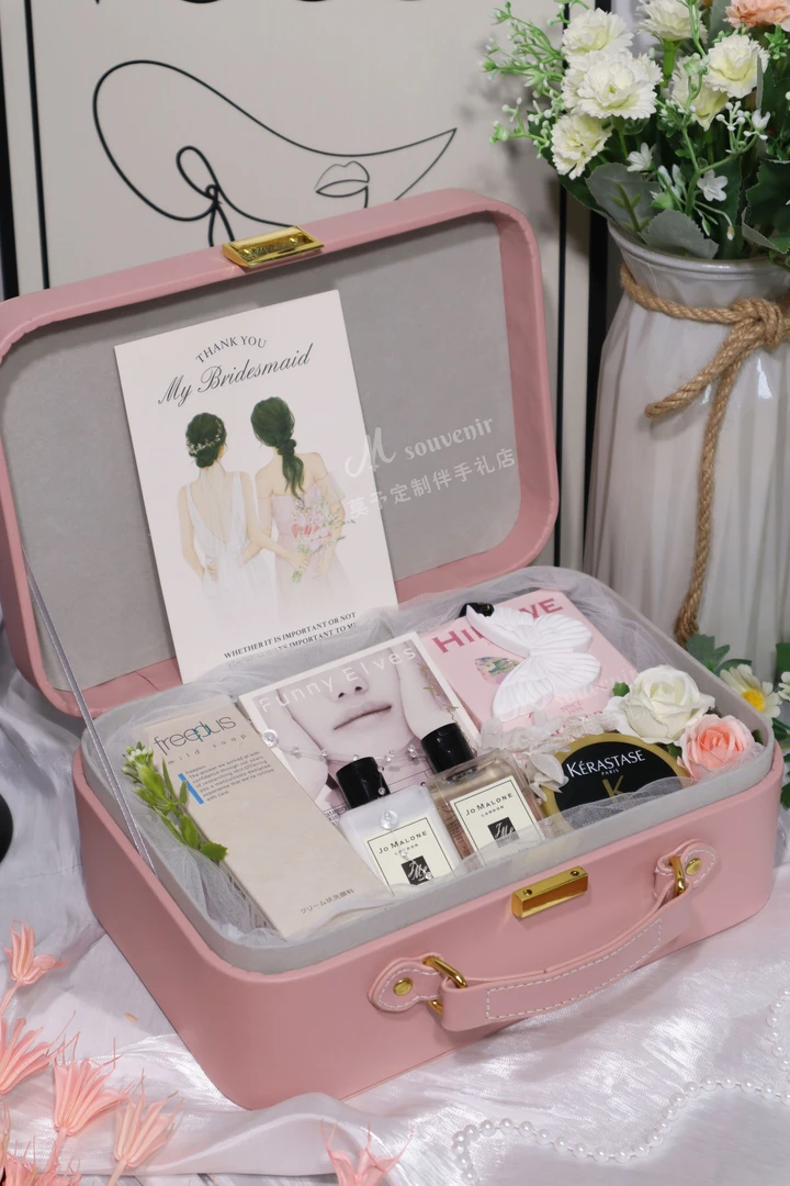 高级氛围感伴手礼闺蜜生日礼物洗护彩妆定制实用皮箱伴手礼
